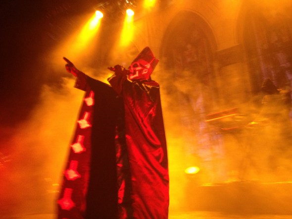 Papa Emeritus preaching to the crowd. Photo by Alec Damiano. 